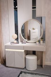 Grand Dresser with mirror